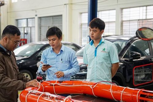 Sáng tạo phao cứu sinh điều khiển từ xa, hỗ trợ cứu hộ mùa lũ