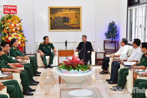 Quân khu 9: Thăm, chúc mừng các cơ sở thờ tự tôn giáo tại Đồng Tháp nhân dịp Giáng sinh 2025