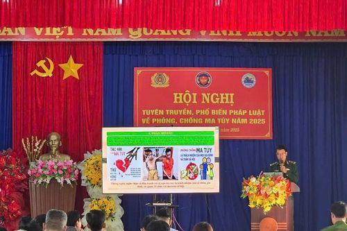 Tuyên truyền phòng, chống ma túy cho người dân ở xã Ia Nan và Ia Dom