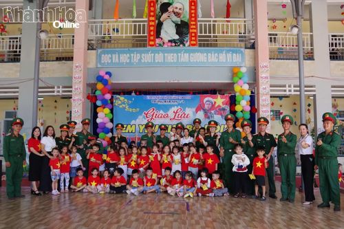 Lữ đoàn Công binh 293 tổ chức chương trình giao lưu 'Em yêu chú bộ đội'