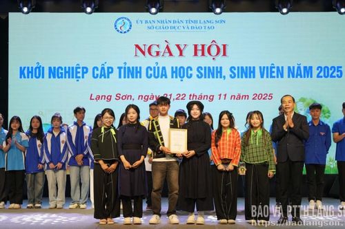 Hấp dẫn làng đá Thạch Khuyên