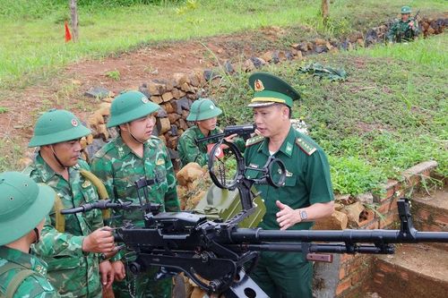 Giữ bình yên biên giới từ thế trận lòng dân