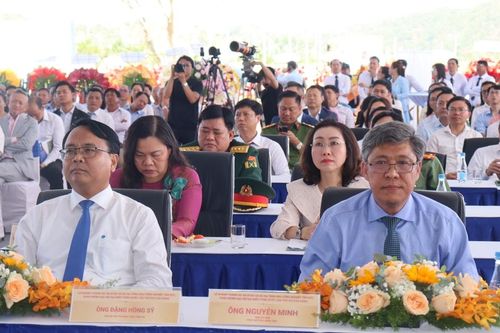Lễ Khánh thành Khu công nghiệp Tân Đức chào mừng Đại hội Đảng toàn quốc