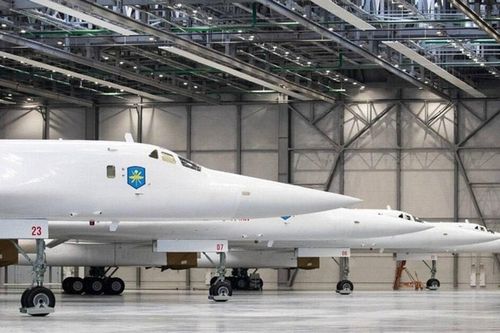 Nga tiếp nhận thêm 2 máy bay ném bom chiến lược Tu-160M mới