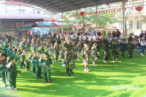 Trường Mầm non Thanh Tân tổ chức hoạt động trải nghiệm 'Bé tập làm Chiến sĩ'