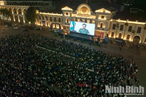 Hội Doanh nhân trẻ tỉnh Ninh Bình khu vực Nam Định tổ chức chiếu phim 'Mưa đỏ' phục vụ nhân dân