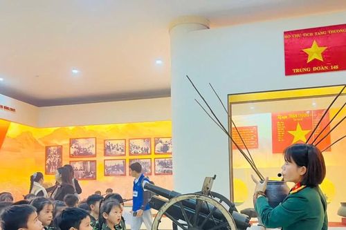 Nhiều trường học tổ chức hoạt động ý nghĩa kỷ niệm 81 năm Ngày thành lập Quân đội Nhân dân Việt Nam