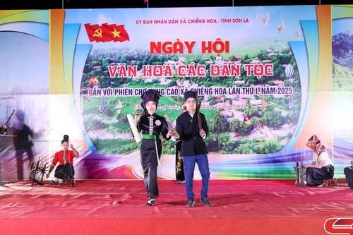 Đêm thi văn nghệ mở màn Ngày hội Văn hóa các dân tộc xã Chiềng Hoa