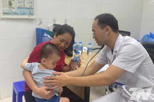 Quan tâm chăm sóc, bảo vệ trẻ em