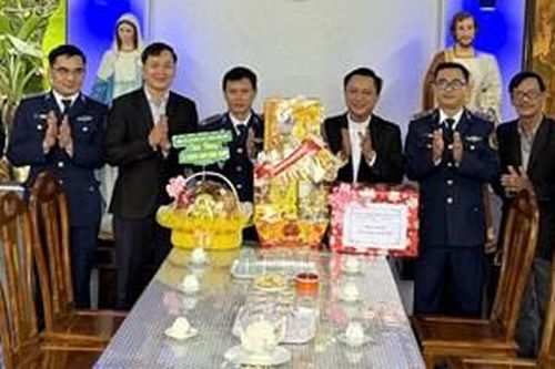 Chương trình 'Cảnh sát biển với đồng bào tôn giáo' tại xã Chân Mây - Lăng Cô