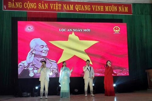 Lộc An: Tổ chức chiếu phim 'Mưa Đỏ' và hội diễn văn nghệ 'Lộc An ngày mới'