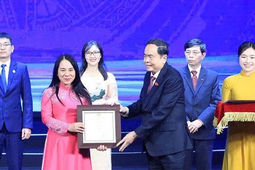 80 năm - Mạch nguồn chảy mãi
