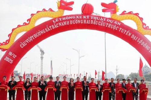 Lễ thông xe kỹ thuật dự án Cầu vượt đường sắt Bắc - Nam tại Thanh Hóa