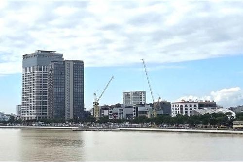 Đà Nẵng lý giải về loạt cao ốc ken dày bờ sông Hàn