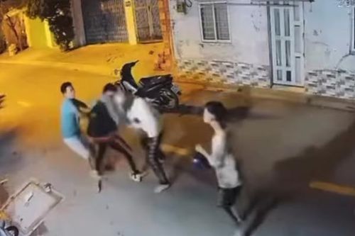 Xác minh vụ việc một nam sinh lớp 12 bị chặn đường tấn công tới tấp