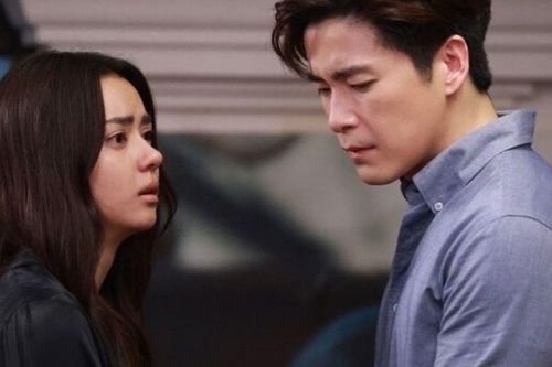 Vợ đi công tác 1 tháng, tôi lén đến thăm vợ cũ, người mở cửa khiến tôi biết ơn