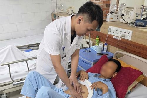 Uống mật cá trắm, người đàn ông 38 tuổi viêm gan cấp, suy thận phải cấp cứu