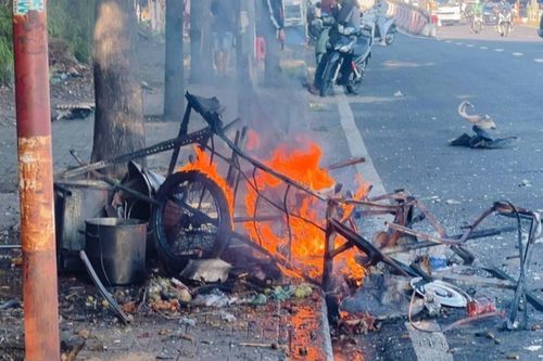 Bình gas phát nổ ở gần cầu vượt Linh Xuân, xe bún riêu tan tành