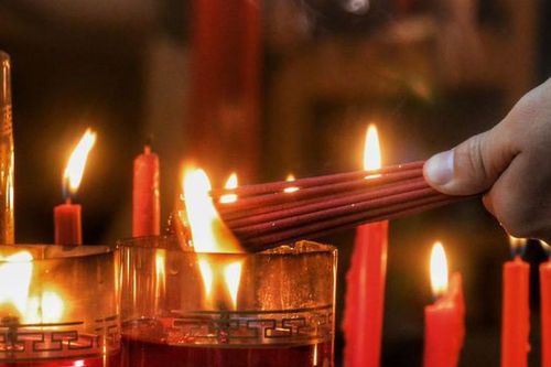 Mùng 1 tháng 11 âm lịch ngày mai: Giờ đẹp thắp hương và những điều nên kiêng để cả tháng may mắn
