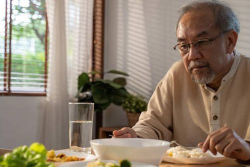 Tưởng nghỉ hưu là thiên đường, cựu giám đốc phải đi làm bảo vệ sau 2 năm vì quá ngột ngạt