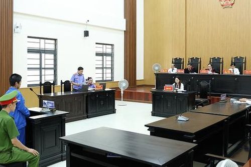 Phóng hỏa, tạt cồn vào người hàng xóm