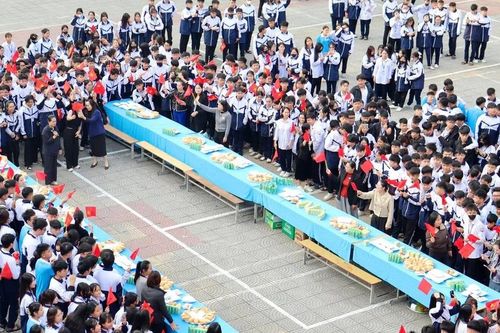 Hải Phòng: Thầy Hiệu trưởng mời cả trường ăn sáng mừng chiến thắng của U22 Việt Nam
