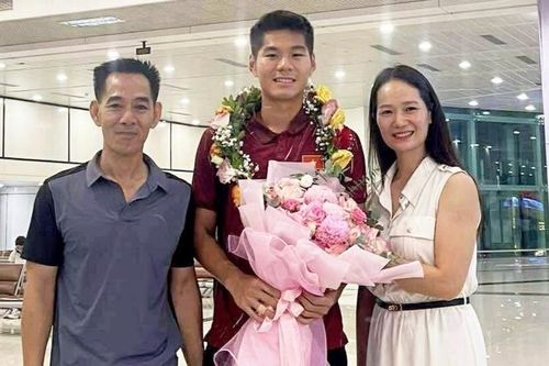 Gia đình tuyển thủ U22 Việt Nam làm 70 mâm cỗ ăn mừng