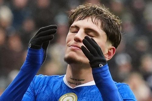 Chelsea lại ngã ngựa trước Newcastle