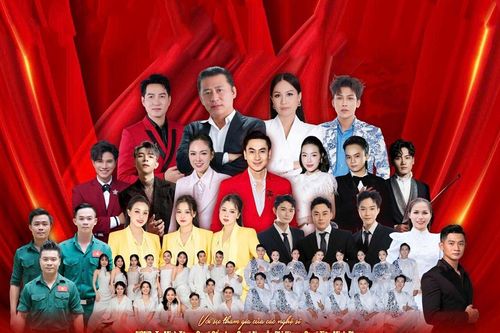 Trao tặng tượng chân dung Bác Hồ và chương trình nghệ thuật 'Vì Nhân dân quên mình'