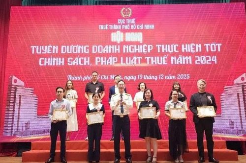 Tuyên dương 262 doanh nghiệp tiêu biểu, chấp hành tốt pháp luật thuế