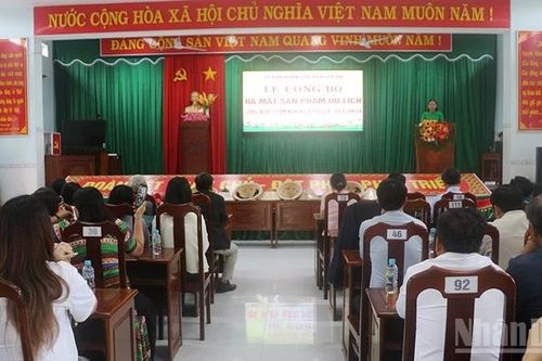 Ra mắt sản phẩm du lịch làng nghề nón ngựa Phú Gia