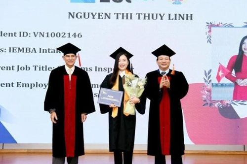 32 tân thạc sĩ nhận bằng tốt nghiệp Chương trình thạc sĩ điều hành Quản trị kinh doanh quốc tế