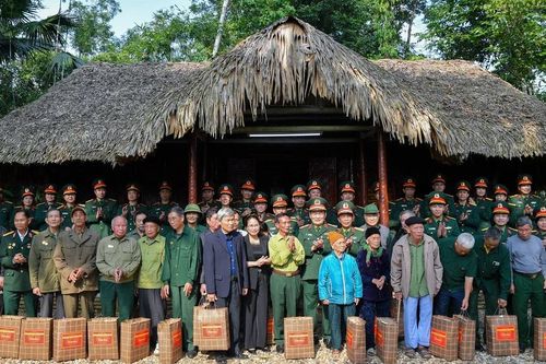 Văn phòng Quân ủy Trung ương-Văn phòng Bộ Quốc phòng tổ chức hoạt động 'về nguồn'