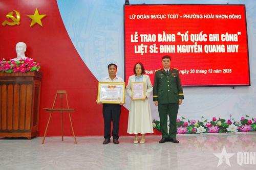 Trao Bằng Tổ quốc ghi công liệt sĩ Đinh Nguyễn Quang Huy