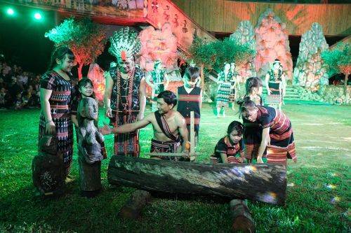 Khắc họa nét đẹp văn hóa Cơ Tu bằng chương trình nghệ thuật thực cảnh
