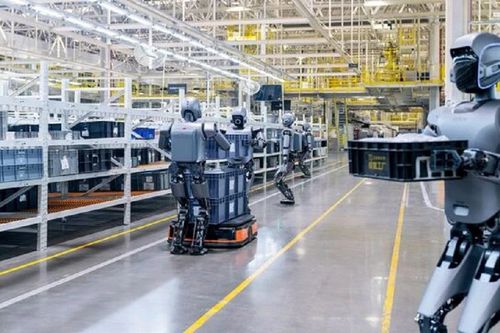 Robot hình người Trung Quốc vỡ mộng khi bước vào nhà máy