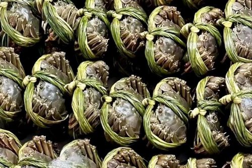 Cua lông Trung Quốc giá rẻ, bán tràn lan chợ Việt