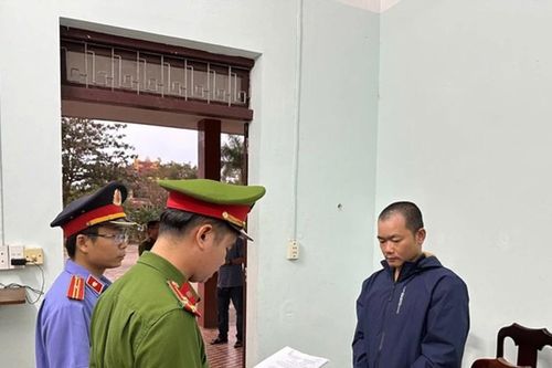 Cuồng ghen vì vợ đòi ly hôn, gã chồng chém vợ gây thương tích nặng rồi tự tử nhưng bất thành