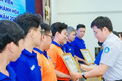 TPHCM vinh danh gần 150 tình nguyện viên tiêu biểu tham gia khắc phục hậu quả mưa lũ