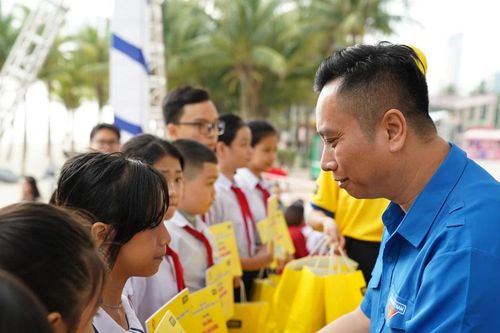 Sôi nổi ngày hội Thiếu nhi Việt Nam - Học tập sáng tạo