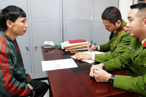 Trốn truy nã sang Thái Lan suốt một năm, đối tượng ở Thanh Hóa ra đầu thú