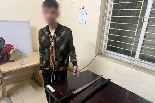 Tổ công tác 141 Công an TP Hà Nội phát hiện nhiều trường hợp tàng trữ dao, kiếm