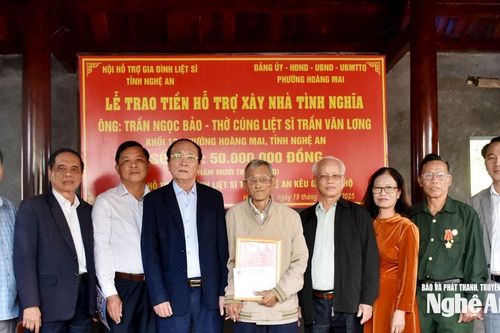 Hội Hỗ trợ gia đình liệt sĩ trao 190 triệu đồng hỗ trợ xây dựng nhà tình nghĩa, tặng sổ tiết kiệm cho thân nhân liệt sĩ tại phường Hoàng Mai và xã Yên Hòa