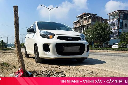 Nguy hiểm từ các hố ga mất nắp, nứt vỡ trên vỉa hè