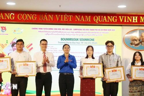 TP Hồ Chí Minh tuyên dương sinh viên, học viên Lào, Campuchia tiêu biểu năm 2025