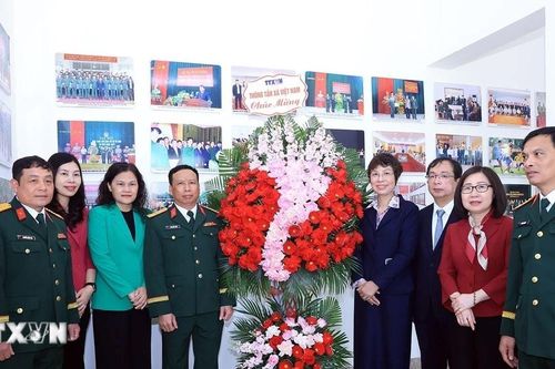 TTXVN chúc mừng Sư đoàn 304 nhân kỷ niệm 81 năm Ngày thành lập QĐND Việt Nam