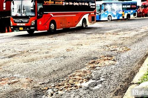 Nhiều đoạn Quốc lộ 1 qua Huế hư hỏng nặng, nguy cơ tai nạn rình rập
