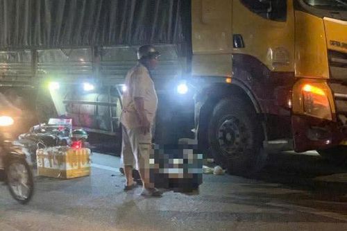 Xe máy cuốn vào gầm xe tải ở Tp.HCM, 2 thiếu niên tử vong thương tâm