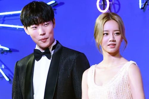 Hai diễn viên đình đám từng yêu nhau nồng nhiệt nay nhất quyết 'cạch mặt' sau chia tay?
