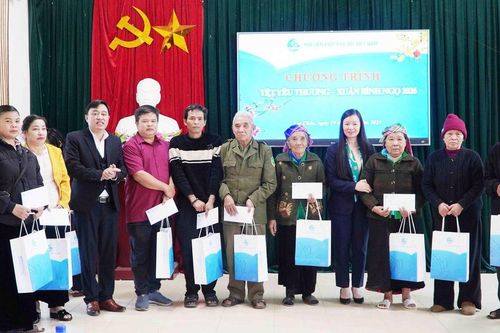 Hội LHPN Việt Nam trao 'Tết yêu thương' tại xã biên giới Sin Suối Hồ